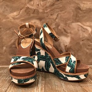 Gianni Bini Palm Print Wedge